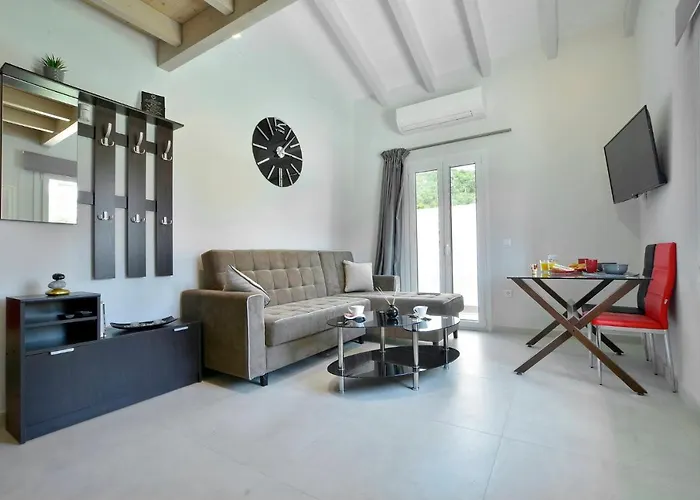 Bratou Terra Sleeps 2 With Garden Villa